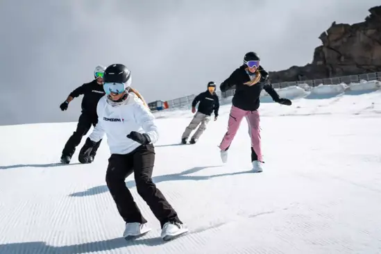 Zimní teambuilding na sněžných bruslích